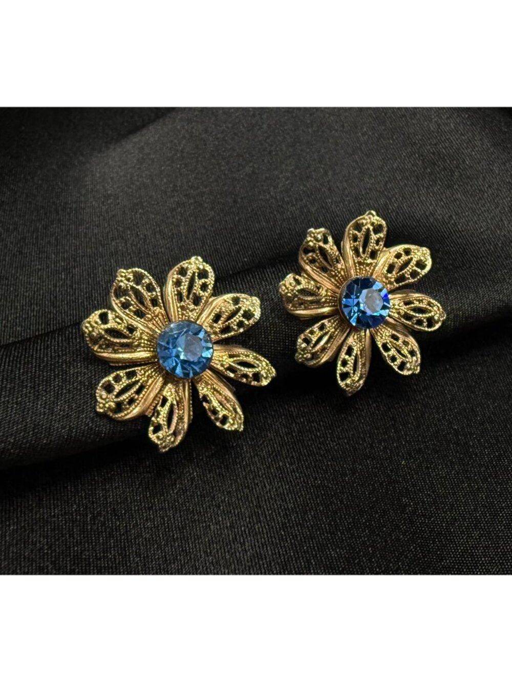 Vintage 1950's Nemo Signed Earrings With Blue Rhinestone Flower Design